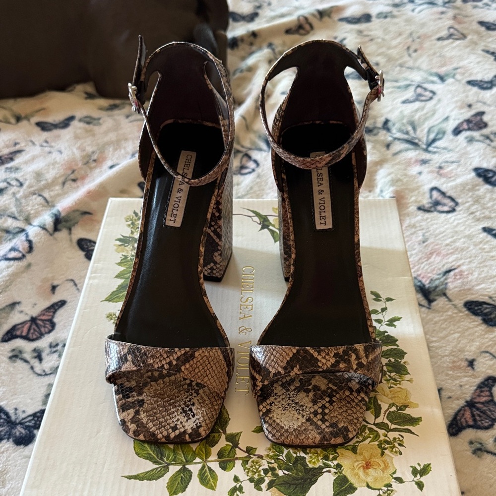 Chelsea & Violet Tan Snake Print Heels
